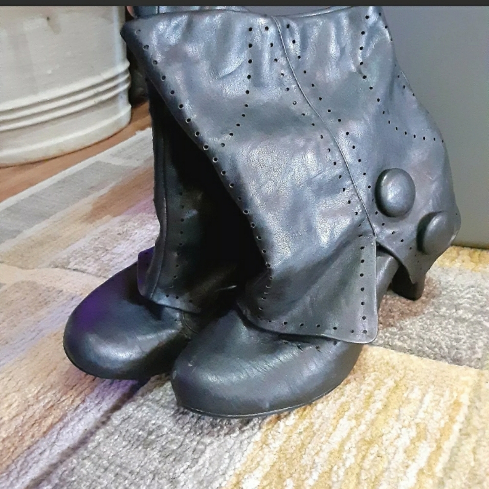 Ladies boots